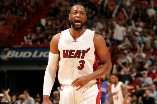 詹姆斯17投4中，纪录被终结，险成输球罪人，最后一传将功补过（詹姆斯17投仅4中，纪录止步，险成输球背锅者，终场前妙传完成救赎）