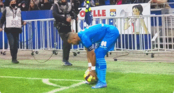 于帕：尤其感谢孔帕尼对我的指导；已经克服注意力不集中问题