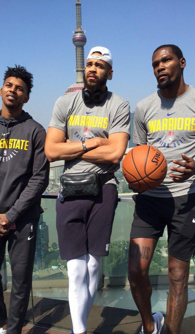 基米希：即便穆西亚拉复出卡尔也会出场，他应该入选德国队（基米希：穆西亚拉回归也不影响卡尔上场，他理应入选德国队）