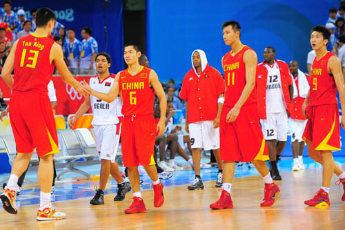 他是从谷底往上爬的那种人（他是那种从低谷逆袭的人）