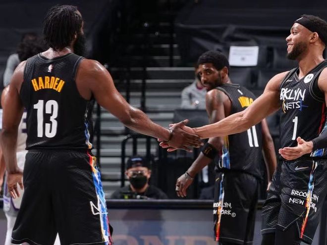 基米希：即便穆西亚拉复出卡尔也会出场，他应该入选德国队（基米希：穆西亚拉回归也不影响卡尔上场，他理应入选德国队）