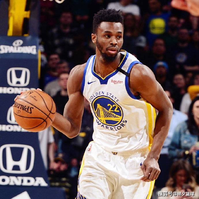 C罗在沙特联赛首秀中上演绝杀，以一记精彩倒钩射门击败对手，助力利雅得胜利领跑积分榜。（沙特联赛处子秀，C罗倒钩压哨绝杀，助利雅得胜利登顶积分榜）