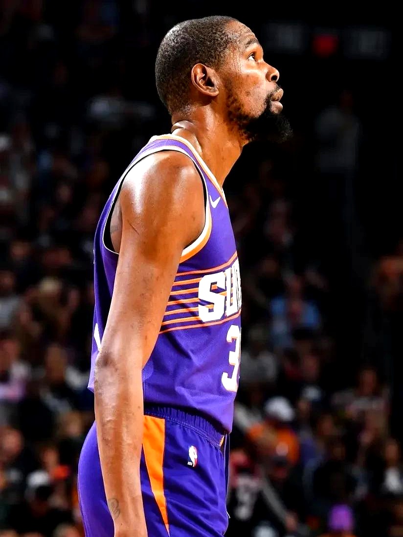 野性不可驾驭，美女球员莱曼晒大尺度艺术照（莱曼发布大胆艺术写真，野性魅力难以束缚）