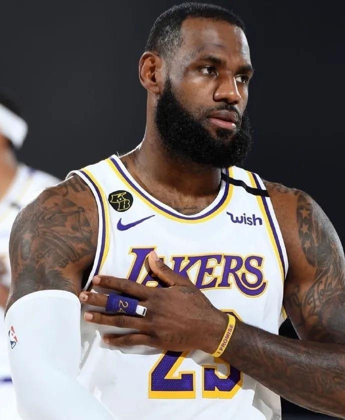 NBA季后赛焦点比赛精彩瞬间（NBA季后赛焦点大战高光时刻）