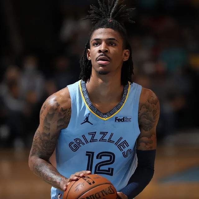 惊魂重演？巴萨死守诺坎普！严防德国球迷再度攻陷主场（噩梦会否重现？巴萨严阵以待死守诺坎普，防德国球迷再袭主场）