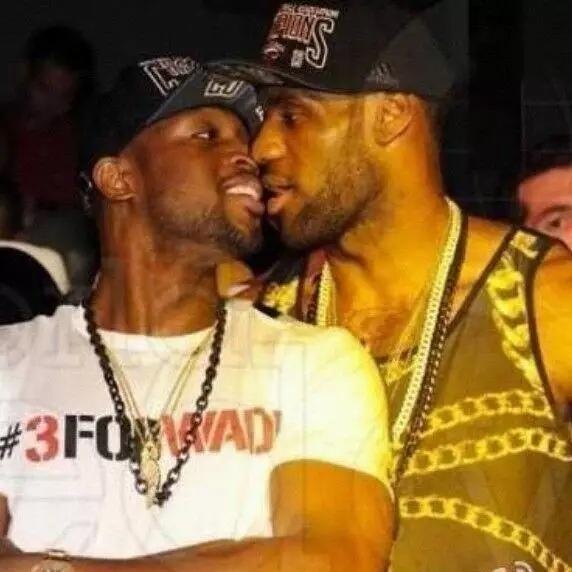 足球英超豪门逆风翻盘，球迷直呼太刺激（英超豪门上演逆转好戏，球迷惊呼过瘾）